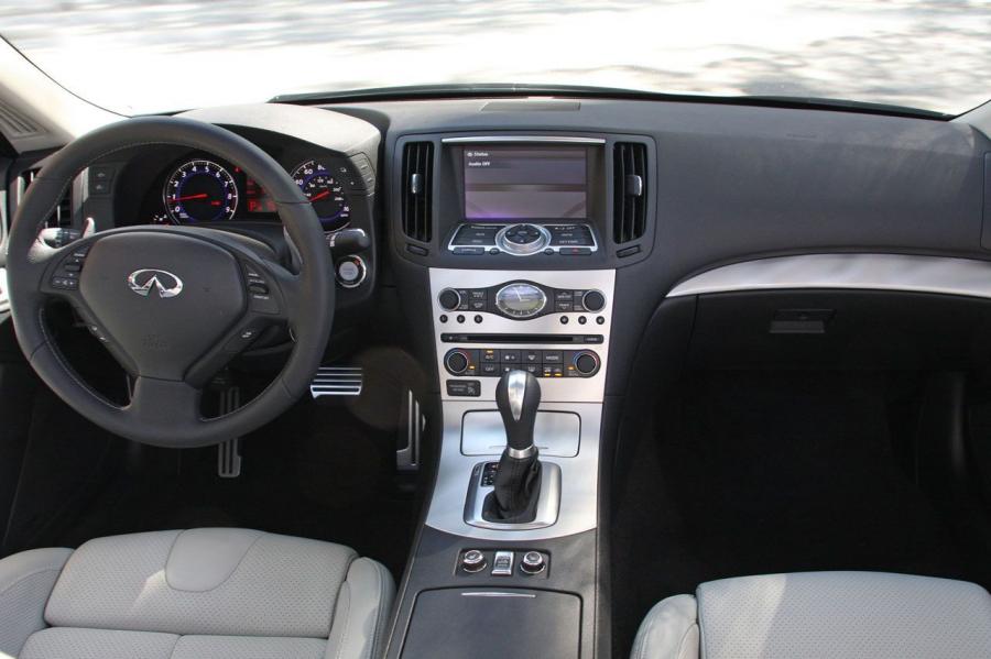  Infiniti G37 Convertible 2008 года  (фото 35 из 57)